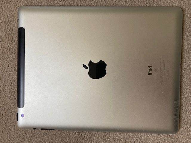 Apple iPad 2 (Silver) – Good Condition