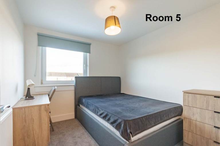 FLAT SHARE: Double room in terraced house close to Queen Margaret Uni – available soon