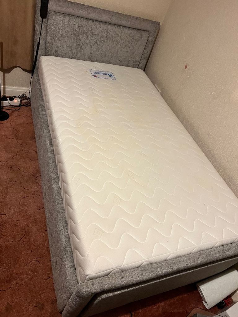 Single Electric Adjustable Bed – Excellent Condition