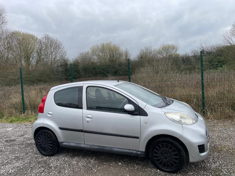 PEUGEOT 107 1.0 URBAN 10 REG SILVER 5 DOOR MOT DECEMBER 29TH 2026 TAX £20 LOW INSURANCE 60+MPG