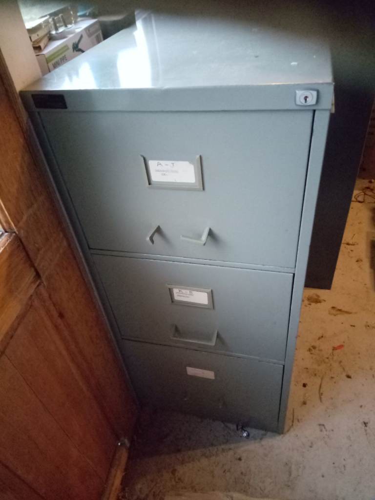Filing cabinets 