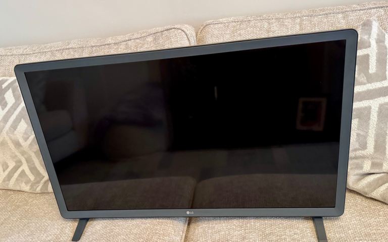 LG Smart TV 32”