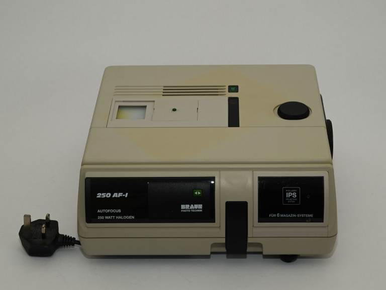 USED PAXIMAT MULTIMAG 250 AF 35MM SLIDE PROJECTOR
