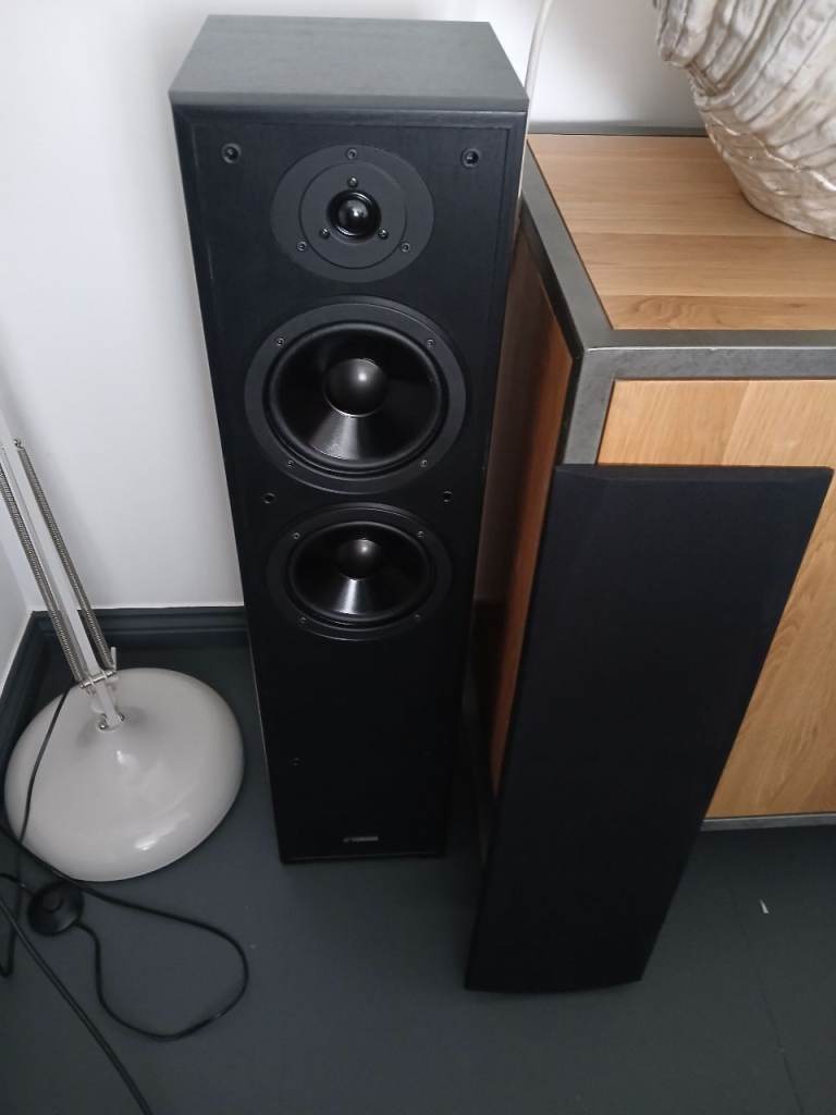 pair yamaha NSF 51 speakers
