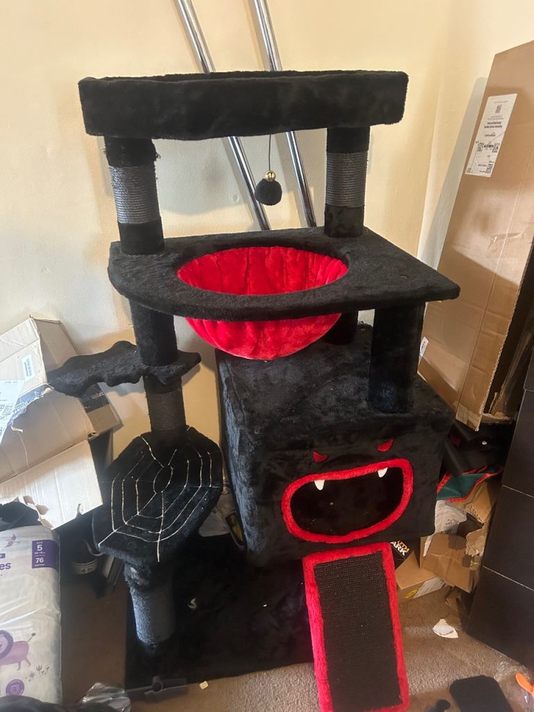 Vampire cat tree