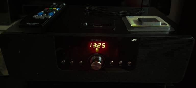 Powerful KITSOUND Boom Dock / iPod MD332 Power 54 watt bluetooth adapter, remote control 
