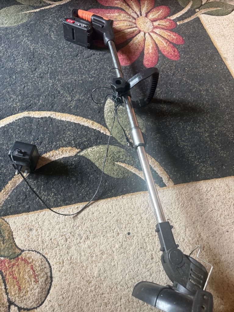 Cordless Grass Trimmer with 21V Battery