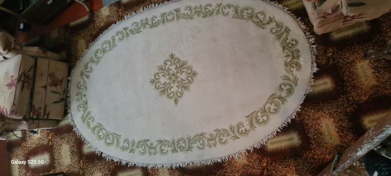 OVAL WOOL RUG