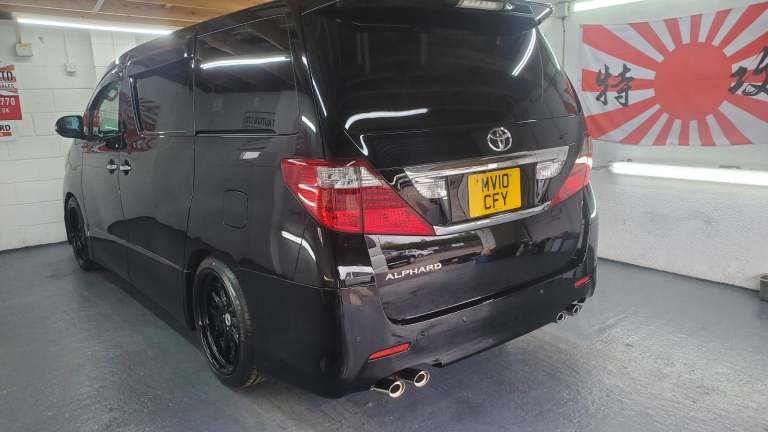 Toyota Alphard 2.4 black automatic 8 seater sunroofs fresh japanese import 2010