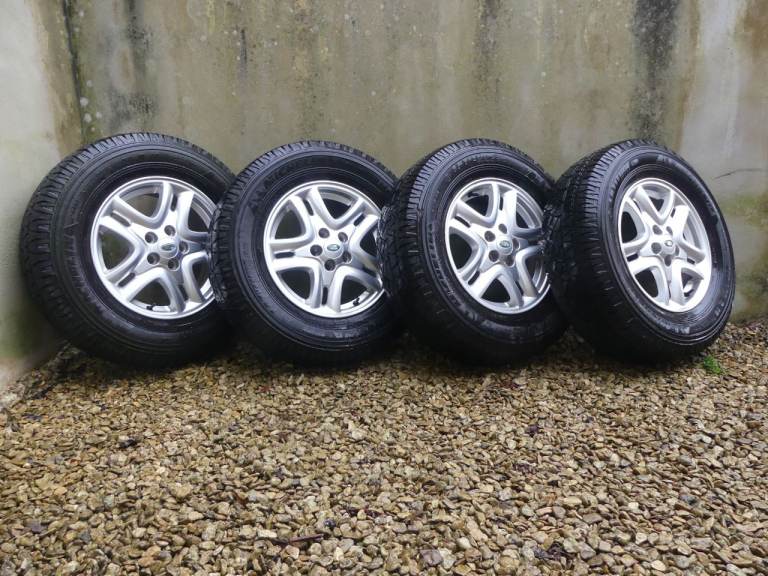Set of  4 Genuine Landrover Freelander 2 16inch wheels and Michelin M+S tyres