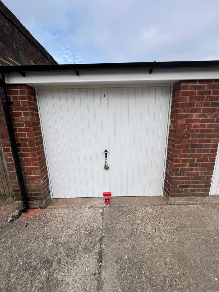 Garage for rent - CHESHUNT