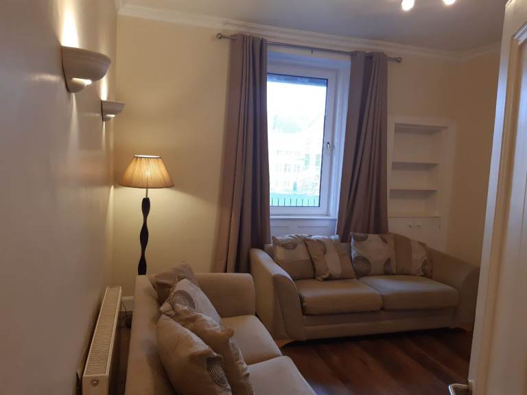 Well presented one bedroom flat in Portobello with ara views