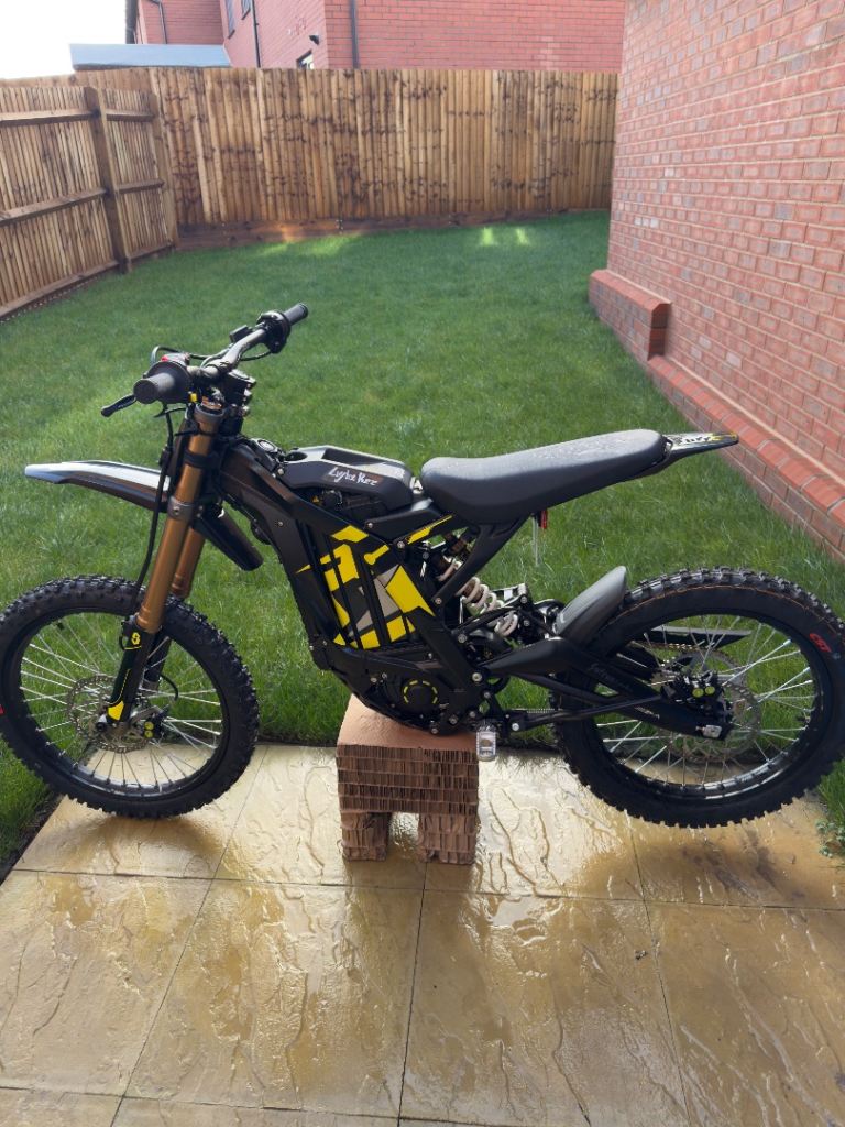 BRAND NEW 2025 SUR-RON LIGHT BEE X BLACK ELECTRIC DIRTBIKE