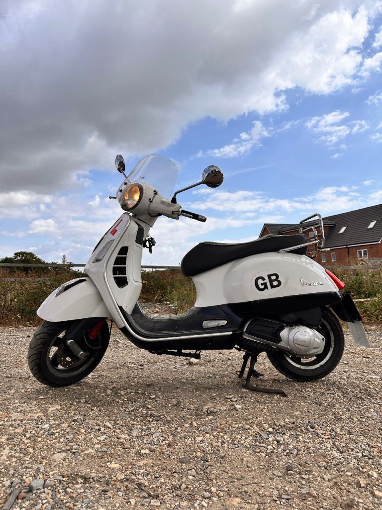 VESPA GTS 125cc 2010 NEW MOT