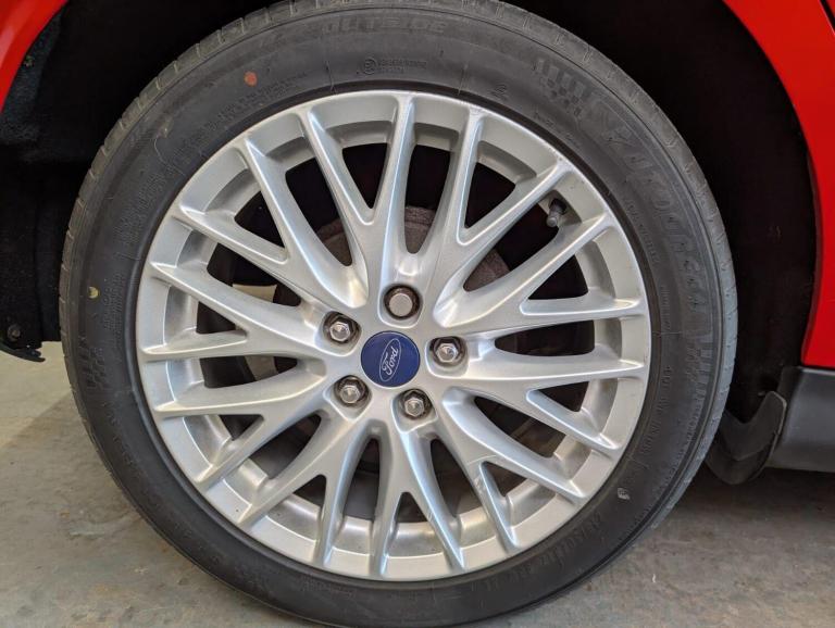 2014 Ford Focus 1.6 TDCi Zetec Navigator Euro 5 (s/s) 5dr HATCHBACK Diesel Manual