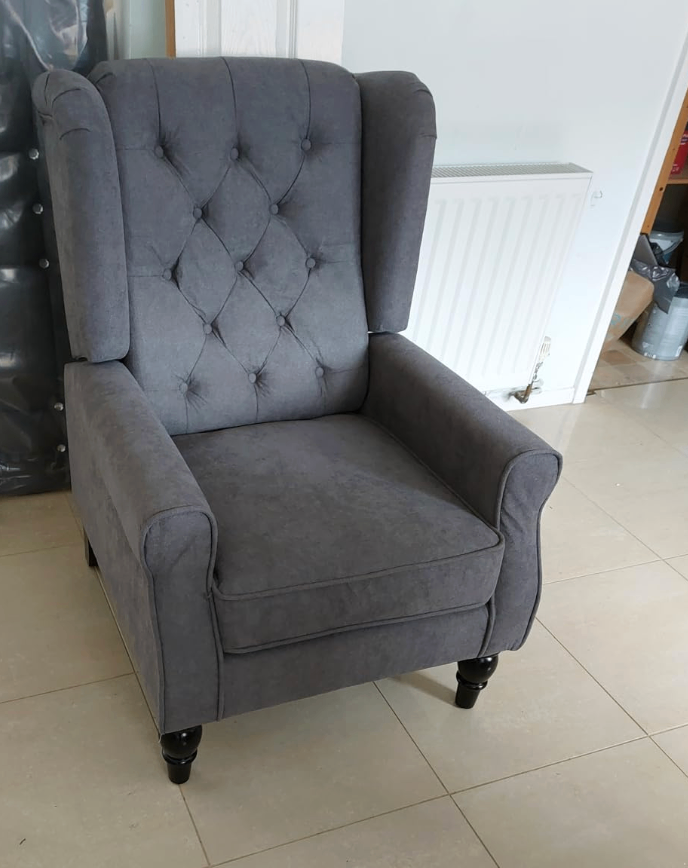 Retro Accent Chair, Linen Wingback Armchair with Wood Frame Button Tufted Design for Living 