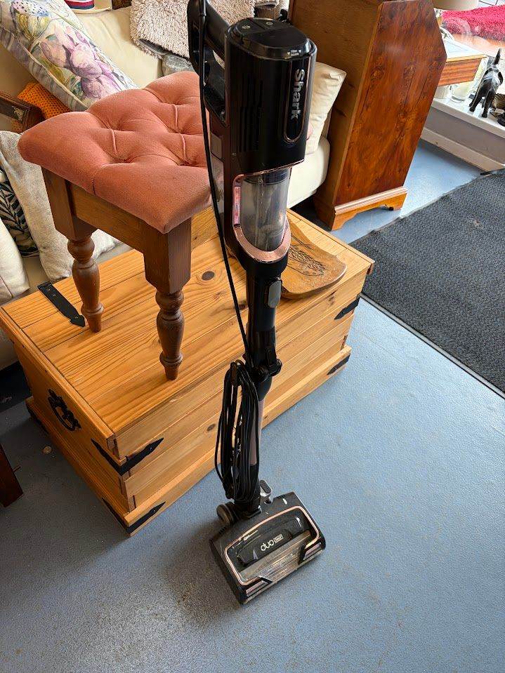 Shark HZ500UKT 12 Corded Duo Clean Anti Hair Wrap Bagless Vacuum Cleaner Working