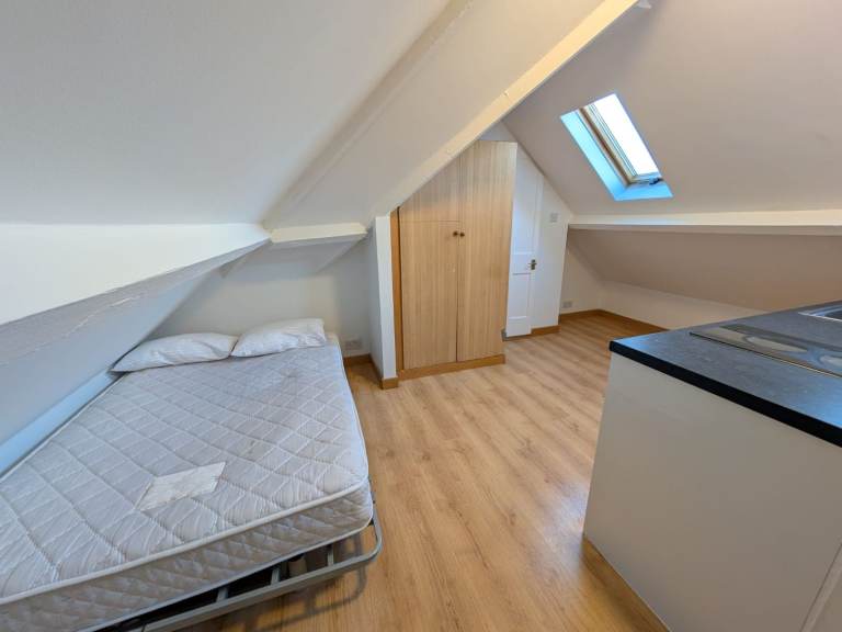 Loft studio flat to rent in Burnt Oak/Edgware. Includes all bills except council tax.