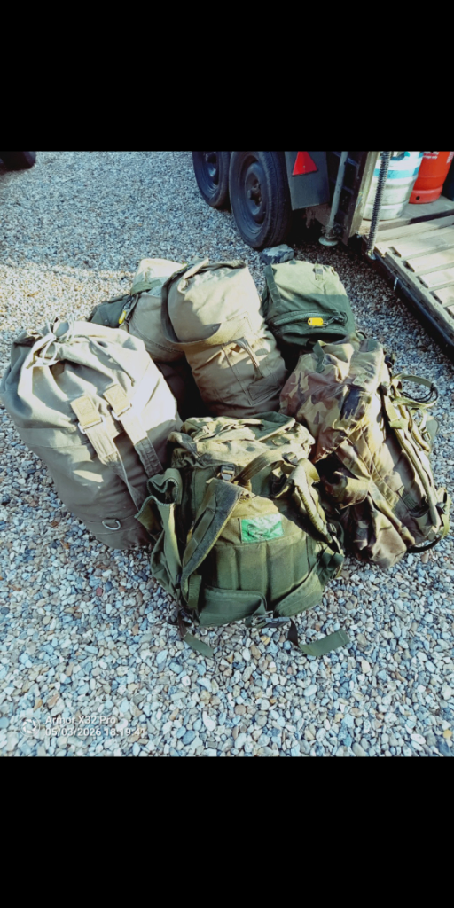 Militaria, army uniforms and equipment 
