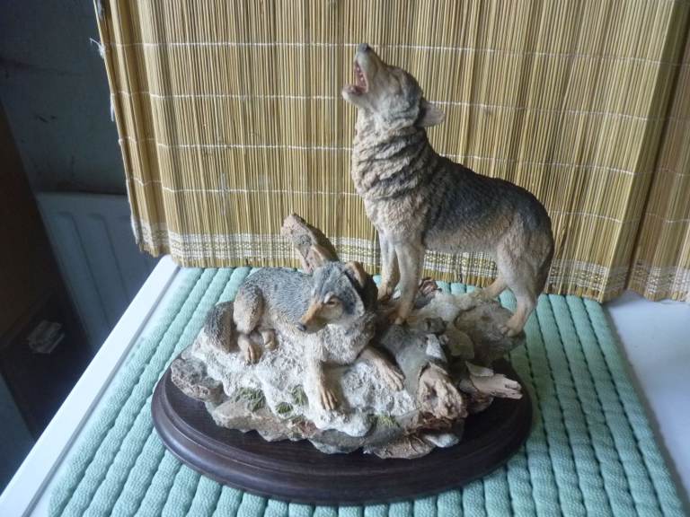 Country Artists Wolf Pair CA644 