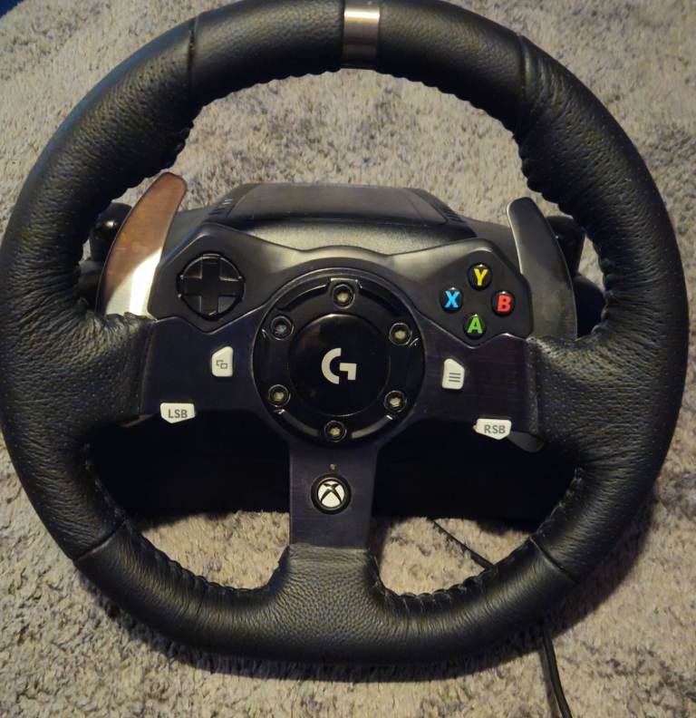 Logitech G920 Xbox gaming wheel and pedals