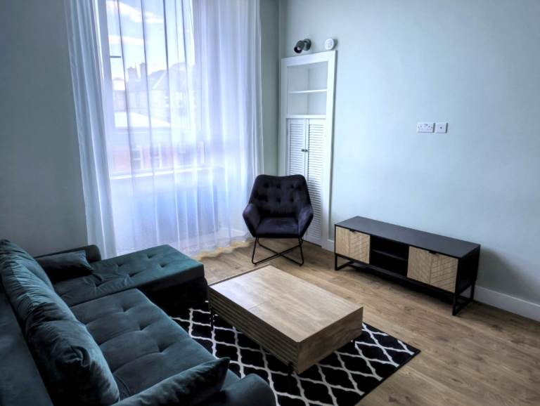 1-bed Abbeyhill/Easter Road