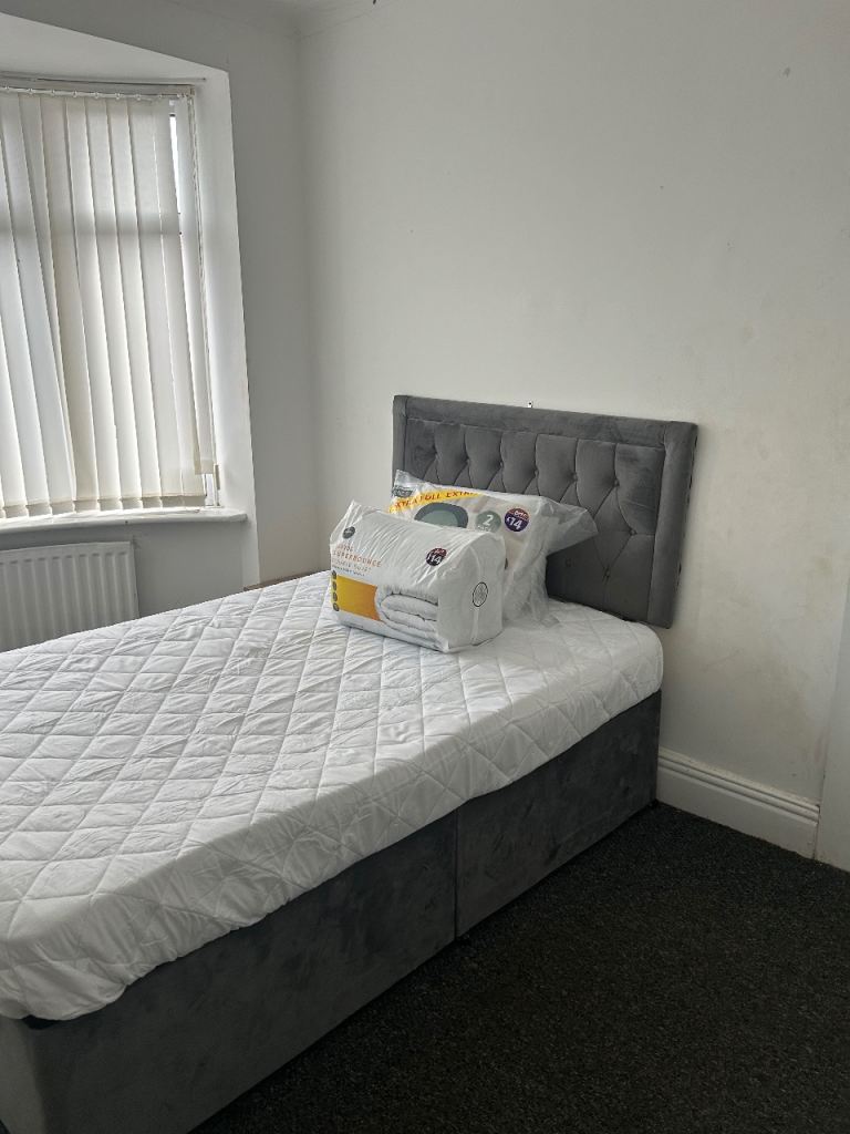 Room to rent in popular area in Teesville 