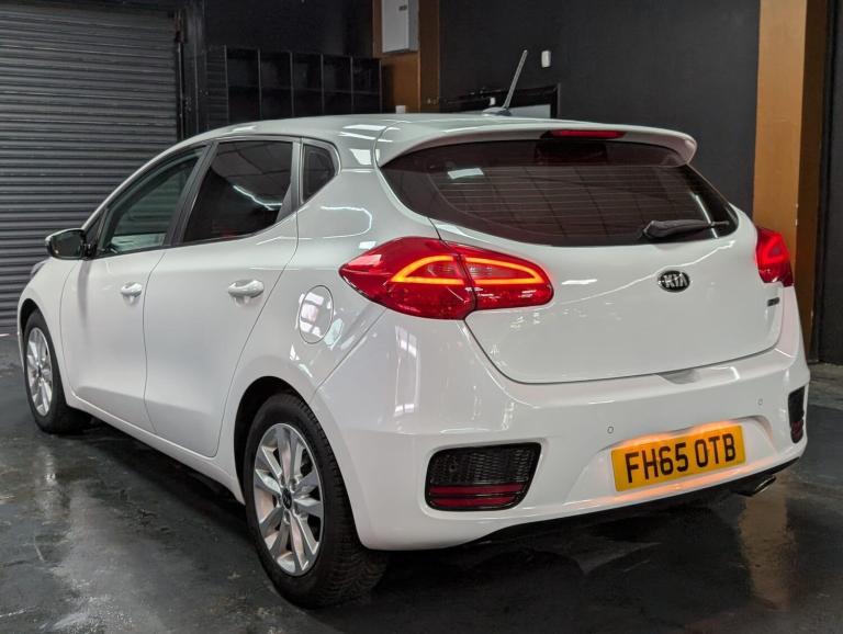 2015 Kia Ceed 1.6 CRDi 2 Hatchback 5dr Diesel DCT Euro 6 (s/s) (134 bhp) HATCHBACK Diesel Automatic