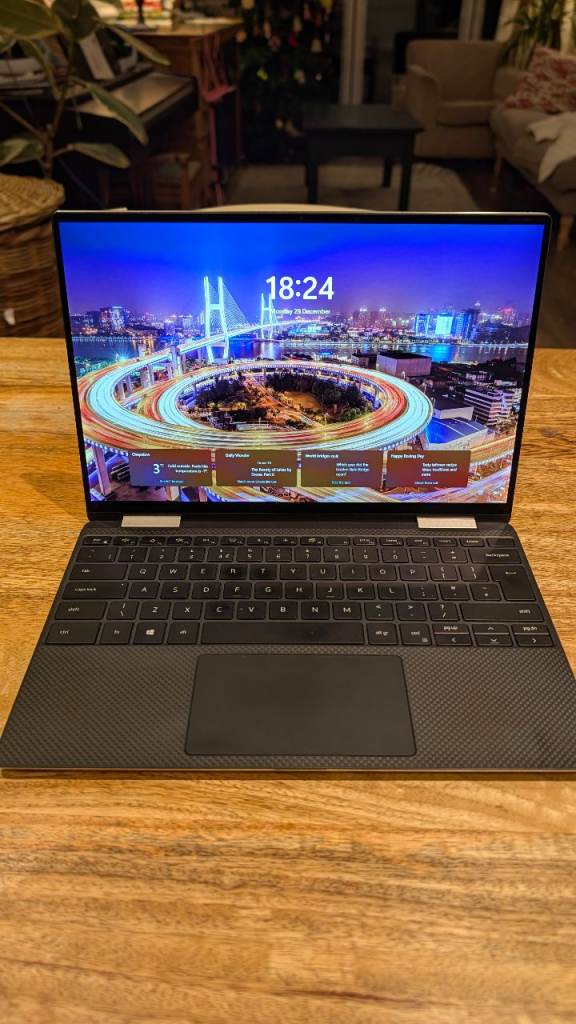 Super Slim Touchscreen/2in1 Dell XPS 9310 13" Ultrabook Laptop, i5 (11th gen), 8gb RAM, 256gb SSD