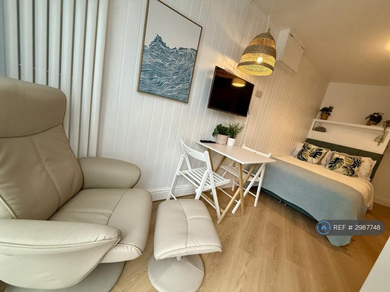Studio flat in Penzance, Penzance, TR18 (#2987748)