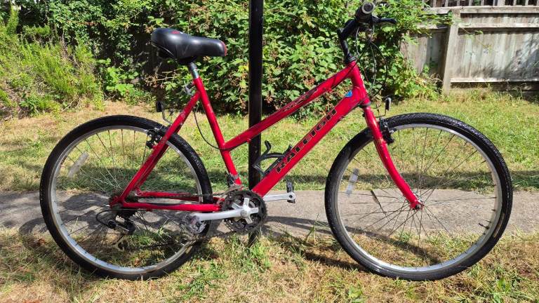 Raleigh Red Road Bike – Good Condition, Ready to Ride