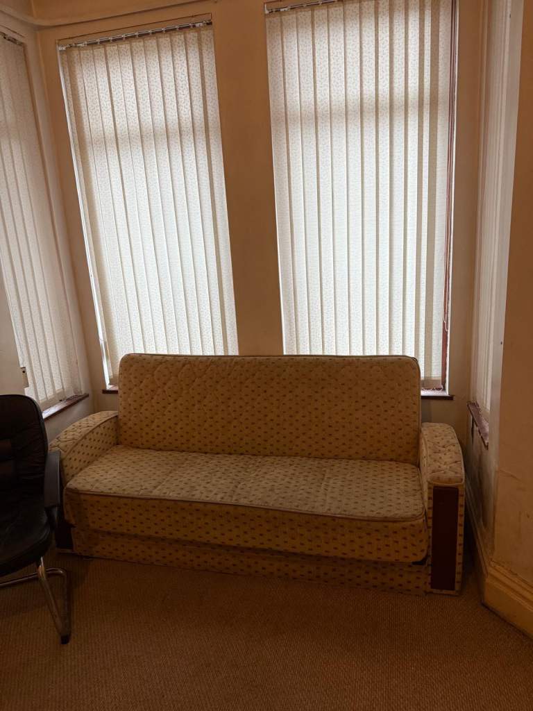 Double room to rent 1 mile from city centre 