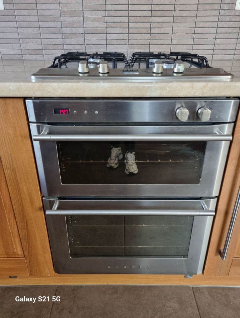 Double oven and gas hob