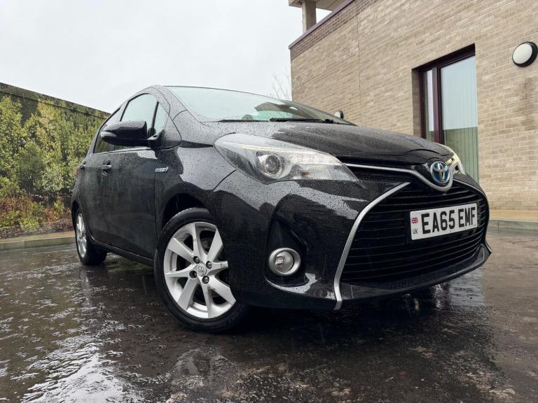 2015 Toyota Yaris 1.5 VVT-h Sport E-CVT Euro 6 5dr HATCHBACK Petrol/Electric Hybrid Automatic
