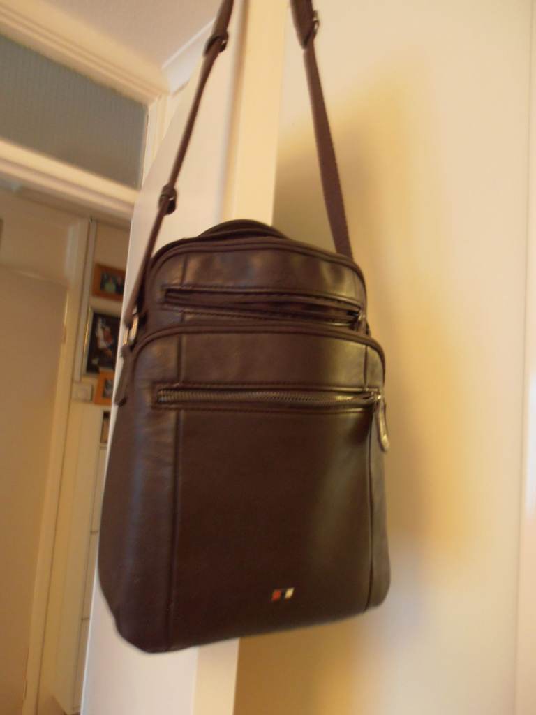Brown Leather Shoulder Bag from LVN, with adjustable Strap.
