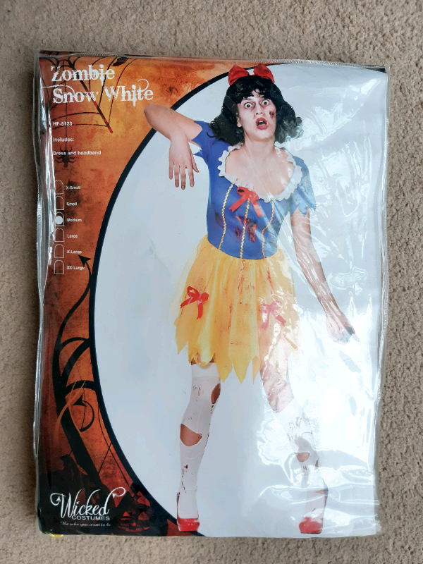 Halloween costume Snow White 
