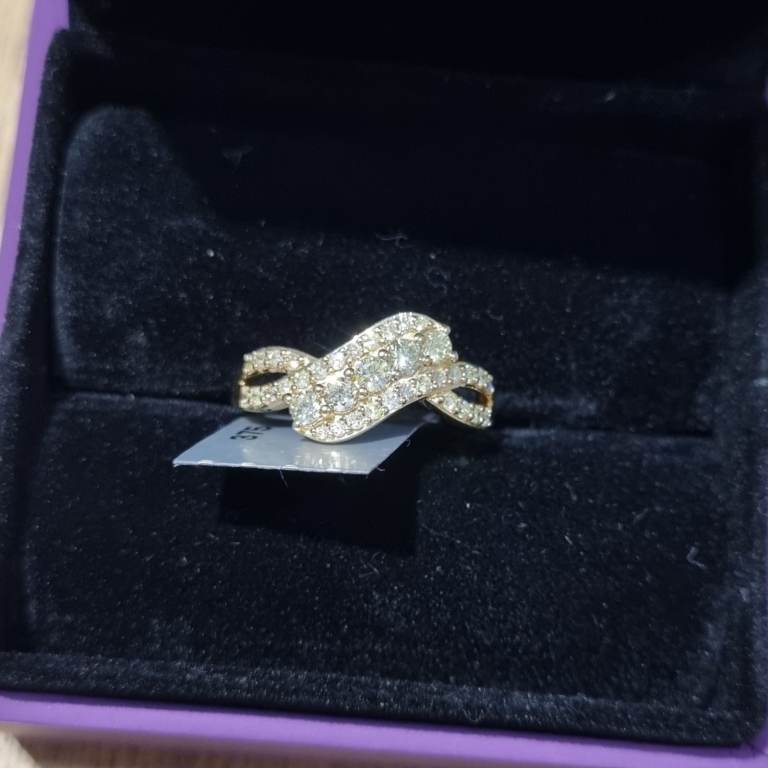 Gold 9ct Diamond cluster ring.  0.50ct. 