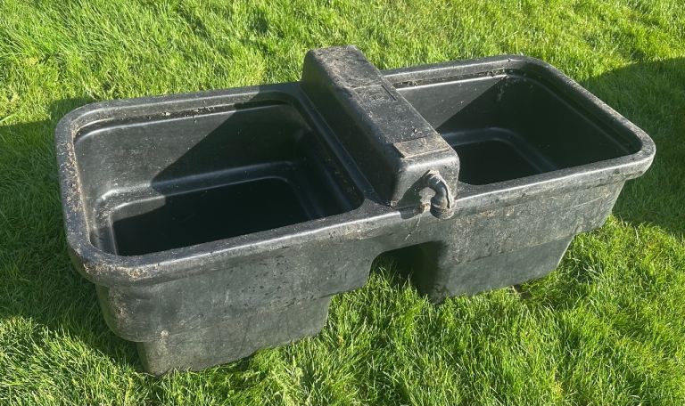 Double water trough
