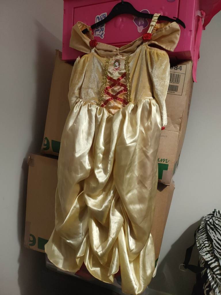 Disney Store Princess Belle dress Beauty & the Beast- Reversible.  Beautiful/unique.  World Book.
