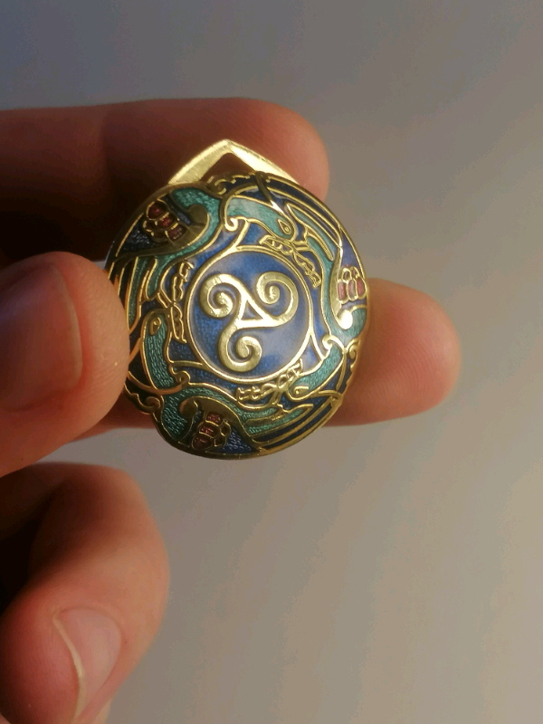 Vintage clip with nice Ornament and colour. 