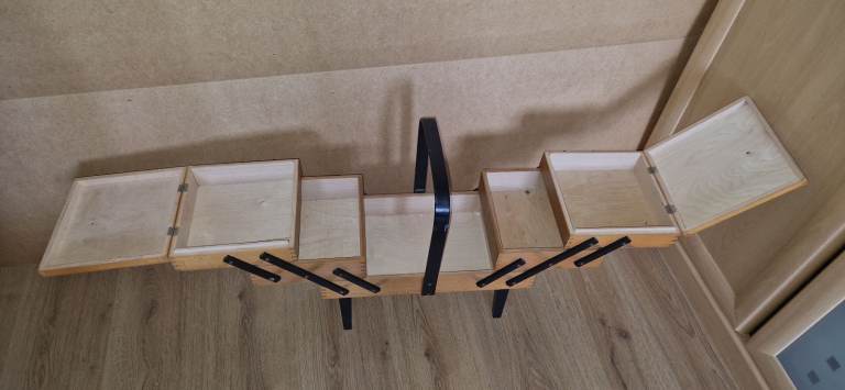 Large Vintage Arts & Crafts Wooden Standing Concertina Sewing Box a2