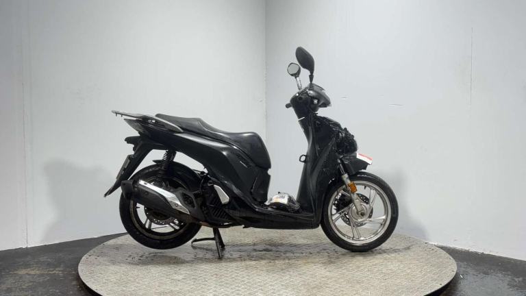 Honda SH125 2019 GOOD PARTS BREAKER SCOOTER SPARES OR REPAIR SH 125CC