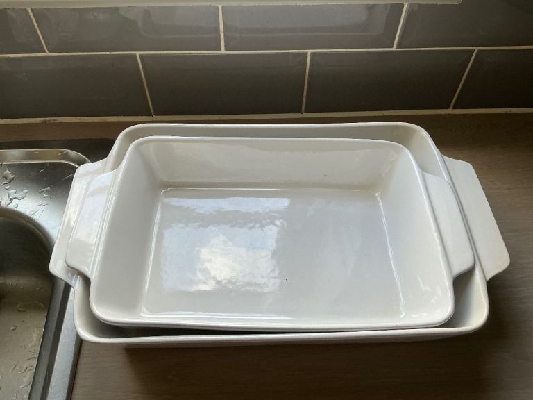 Set of 2 White Ceramic Roasting Dishes – Good Condition