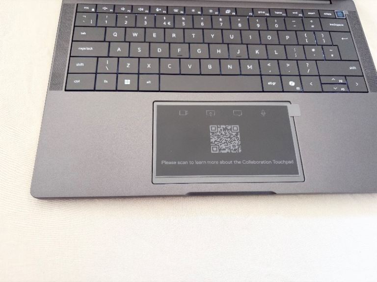 BOUGHT SEP 2025,VERY SMALL BLACK DOT ON TOP SCREEN(SEE PIC) DELL PRO 14 PREMIUM LAPTOP,ULTRA 7,32GB