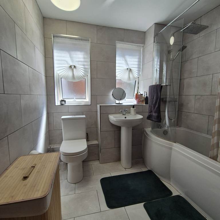 Perfect 3 bedroom house for long term rent located near tube in Walthamstow!