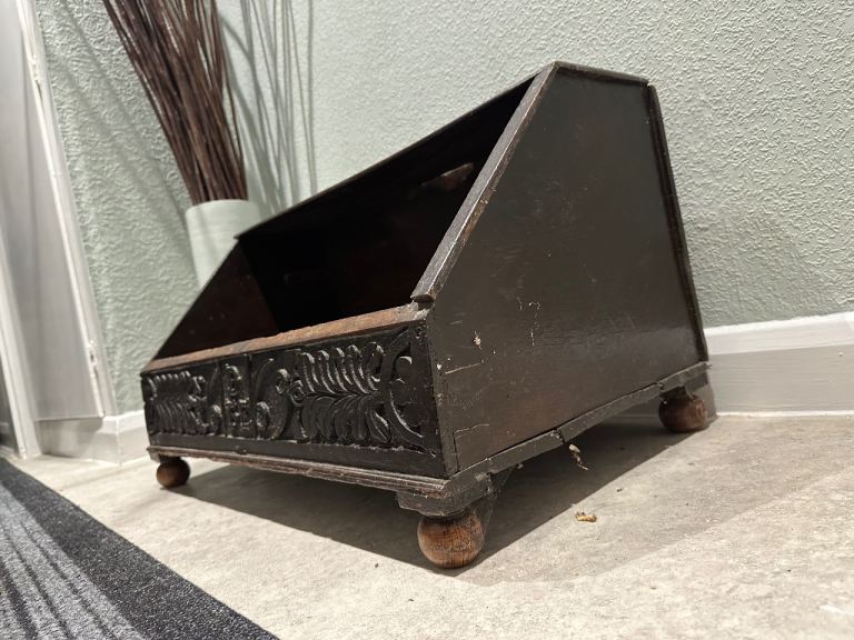 Antique carved oak Bible box, 17th century (storage)