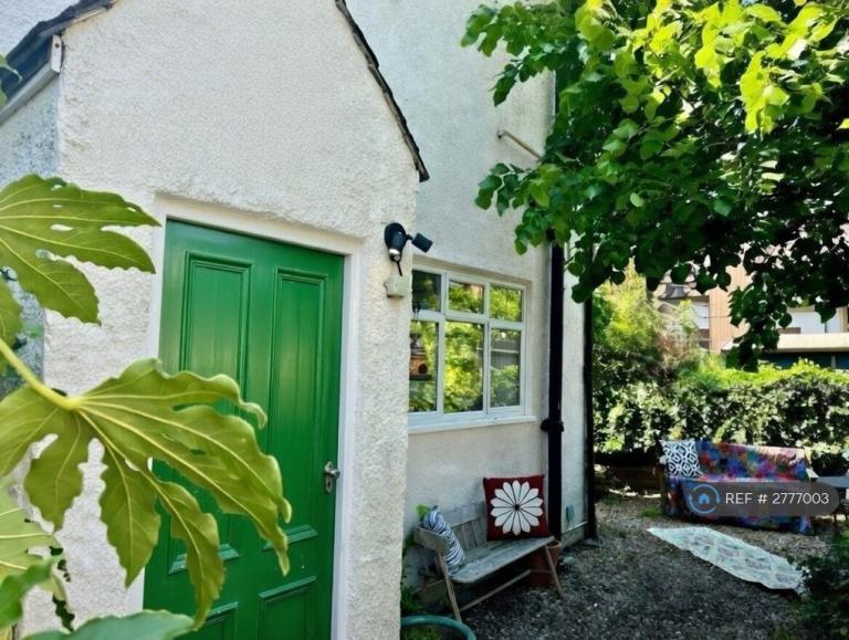 2 bedroom house in Arterberry Road, London, SW20 (2 bed) (#2777003)