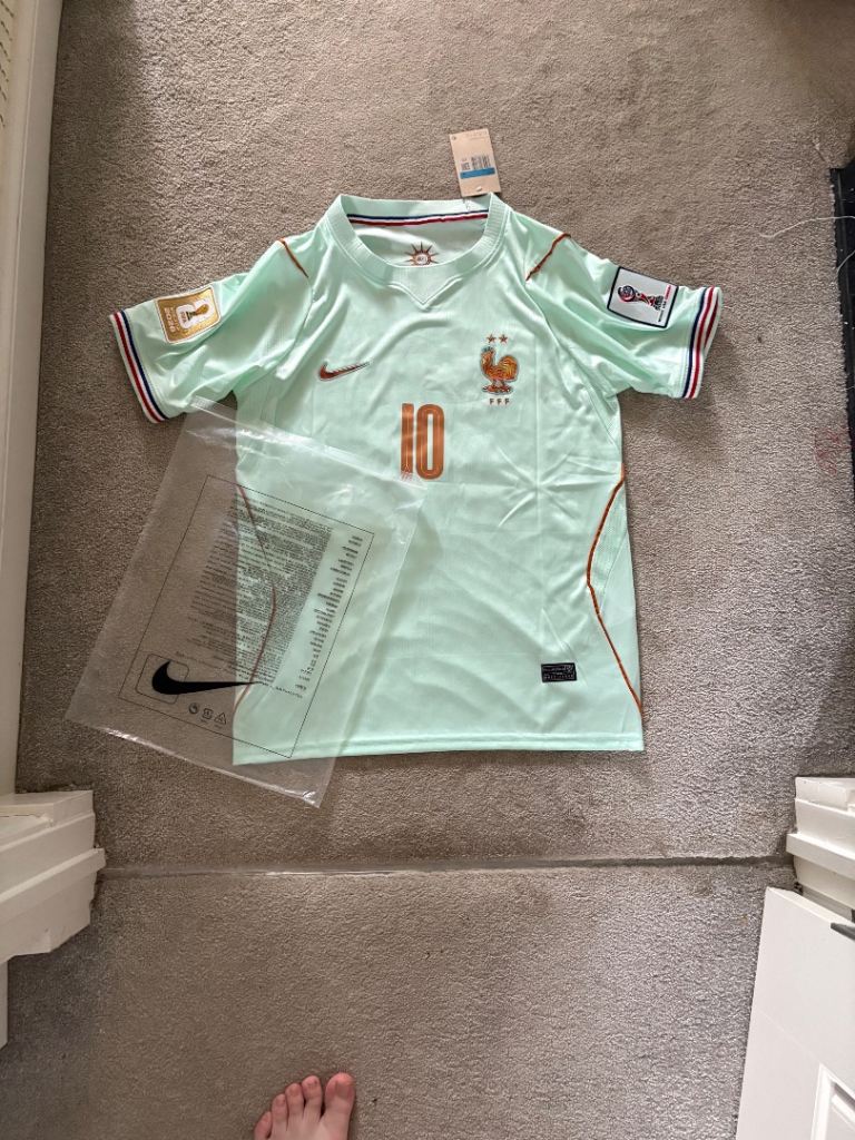 Nike France Mbappe #10 Football Shirt - New with Tags