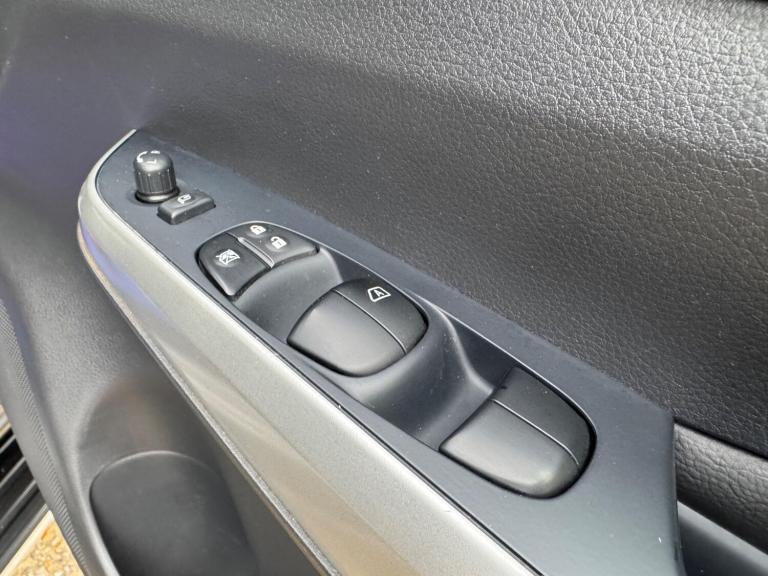 2020 Nissan Navara 2.3 dCi Tekna Auto 4WD Euro 6 4dr PICK UP Diesel Automatic