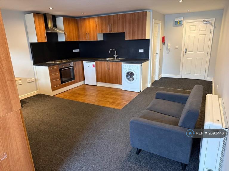 Studio flat in Cleveland Street, Doncaster, DN1 (#2893448)